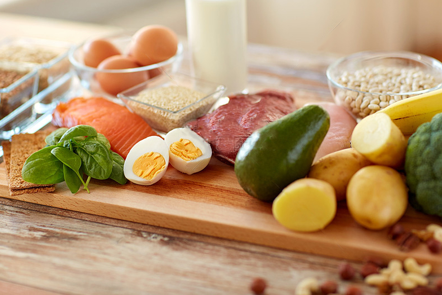健康的全谷物、蔬果、蛋白质食物.jpg